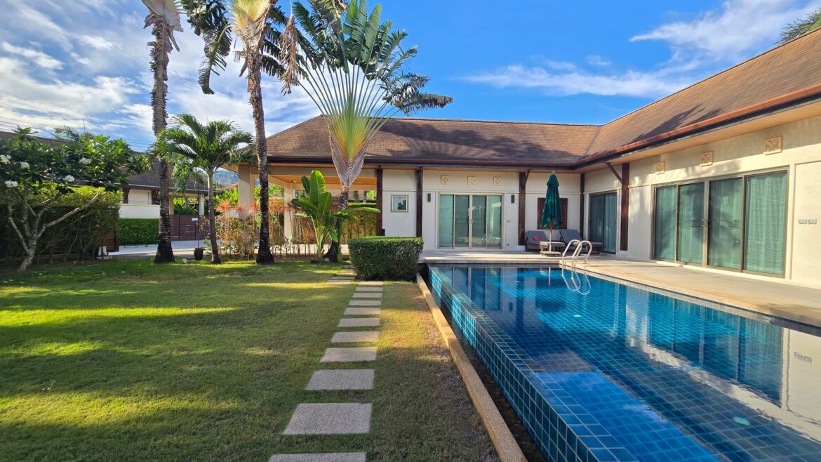 Charming 3-Bedroom Oriental-Style Pool Villa in Naiharn, Phuket