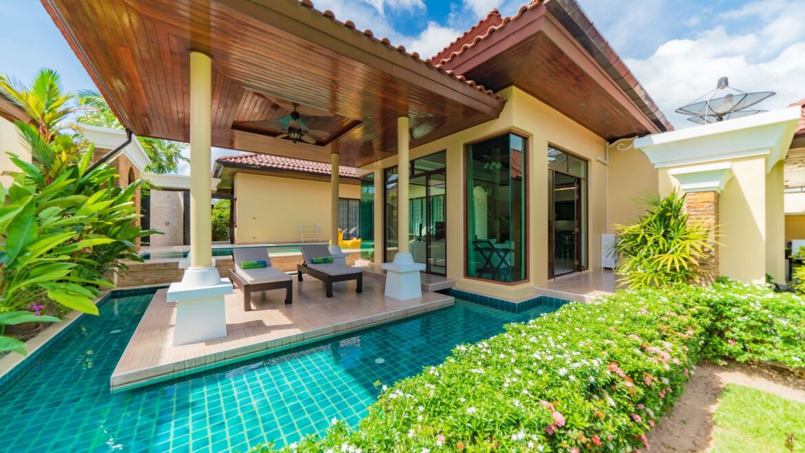 Luxury 4-Bedroom Villa in Bang Tao, Phuket